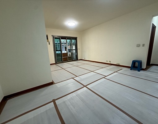 東區裕農路1樓公寓三房(有車位可租補家具可議) - Image 2