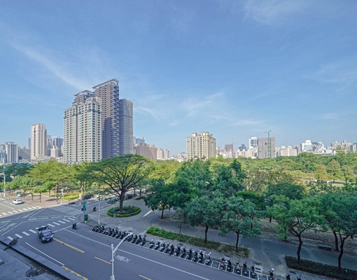 農16公園首排景觀-室內大空間-四房平面車位 - Image 1