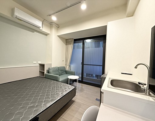 精誠向上商圈首選✨可雙租補✨木質裝潢✨流理台✨陽台獨洗 - Image 1