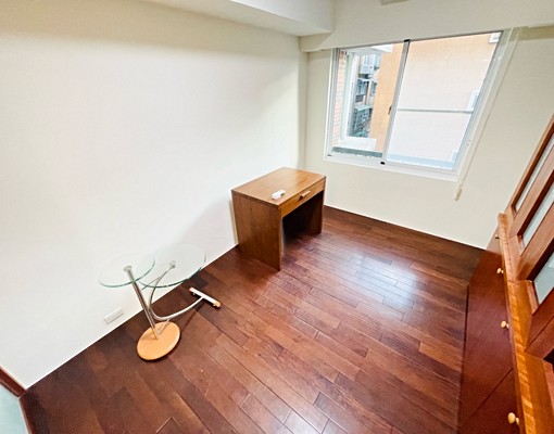 捷運港墘/全新裝潢。4房2衛。大樓管理。報稅/入籍/車位洽 - Image 9