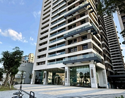 可租補電梯管理三房平面車位高樓景觀近捷運印象太和輕奢宅稀有釋 - Image 1