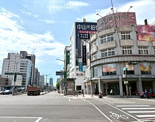 緗緗*苓雅|中正一路|五塊厝捷運站**整棟透天厝 - Image 3