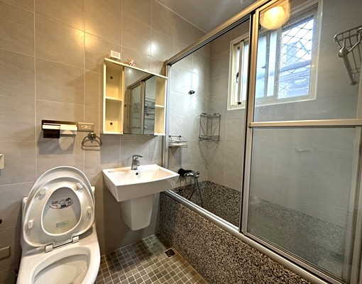 可租補✨免服務費✨近三重國小捷運機能四房⭐五泰阿亨 - Image 11