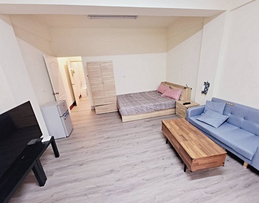 西區近Sogo中美街#可貓#二樓樓梯 - Image 2