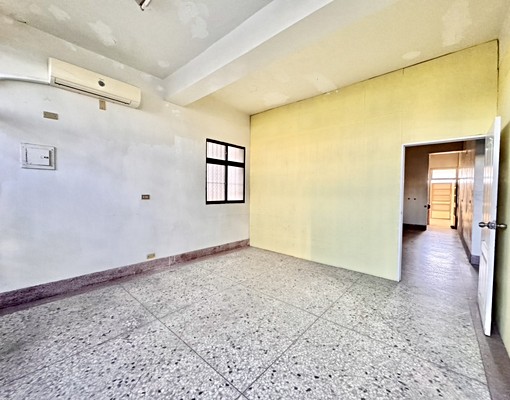 清泉崗科學園區🌺兩棟打通透天🌺門前雙平車🌺100坪🌺 - Image 9