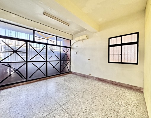 清泉崗科學園區🌺兩棟打通透天🌺門前雙平車🌺100坪🌺 - Image 10