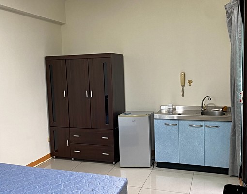 龍山路2段電梯採光套房(屋主自租) - Image 3