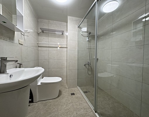 泰林路泰山國中旁優質社區.三房含汽機車位可租補 - Image 7