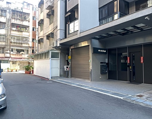 「免仲介費」四號公園邊社區塔式車位(一般轎車) - Image 3