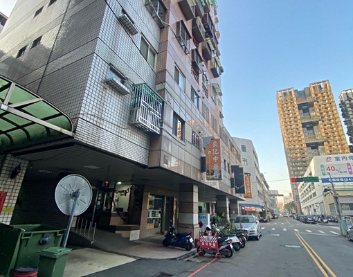 大墩家樂福大新國小旁/全新粉刷三房平車/可寵/特惠價 - Image 16