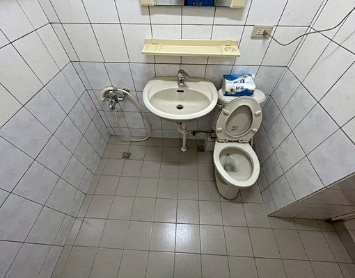 全新三台變頻冷氣✨全新TV✨三房住家附家具✨可租補 - Image 5