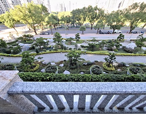 露臺前即公園,蒼翠欲滴,心曠神怡 - Image 1