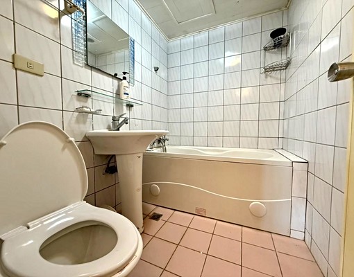 文華高中捷運站旁電梯三房加車位｜可租補｜家具電齊 - Image 9