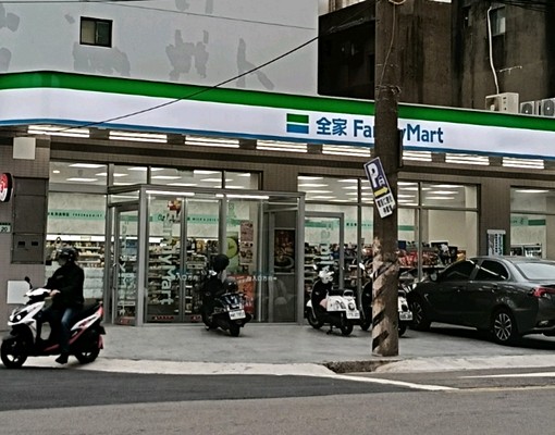 洗衣機免投幣，汽車停車場就在旁邊 - Image 2