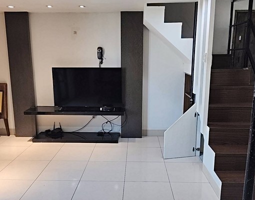 挑高1房一廳超美樓中樓大套房 - Image 2