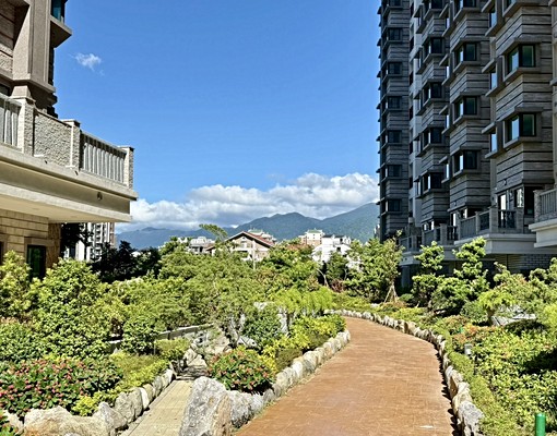 🍎銀河全新交屋優質二房有車位~除了寵寶貝什麼都可以養~ - Image 1