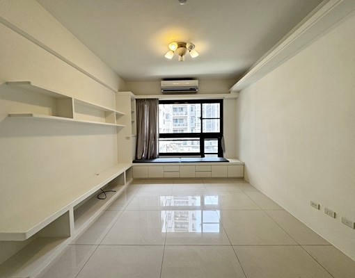 近公園河岸台科大重劃區四房平車家俱可附|附變頻冷氣全新裝潢 - Image 1