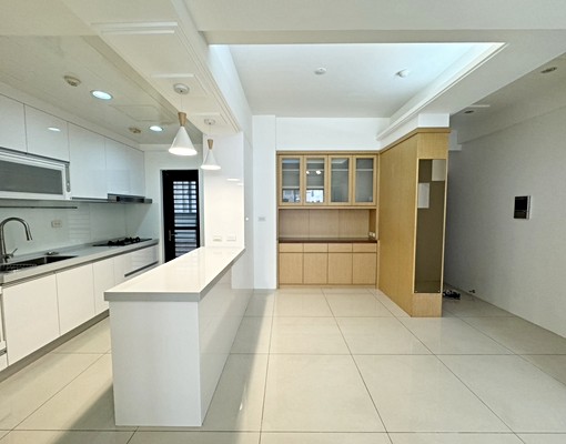 近公園河岸台科大重劃區四房平車家俱可附|附變頻冷氣全新裝潢 - Image 3