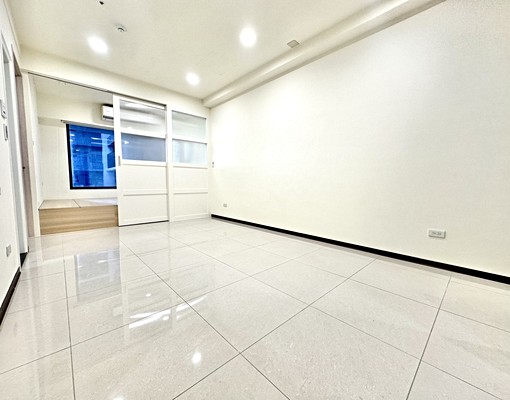 站前秀泰#2+1房🌈雙衛浴⭐家具電全配快到了🌈可租補寵物 - Image 2