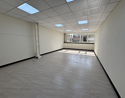 中正路透天金店面 - Image 13