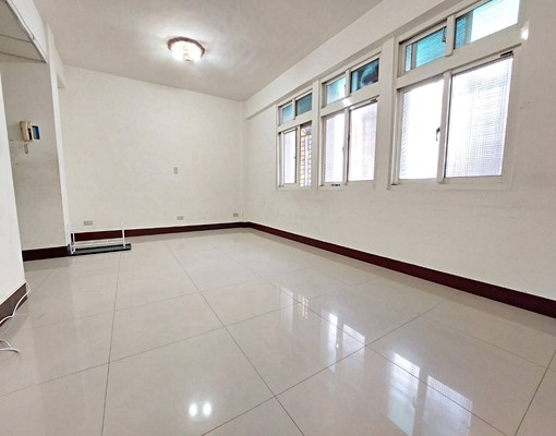 *近捷運公園2樓*0928892819黃 - Image 2