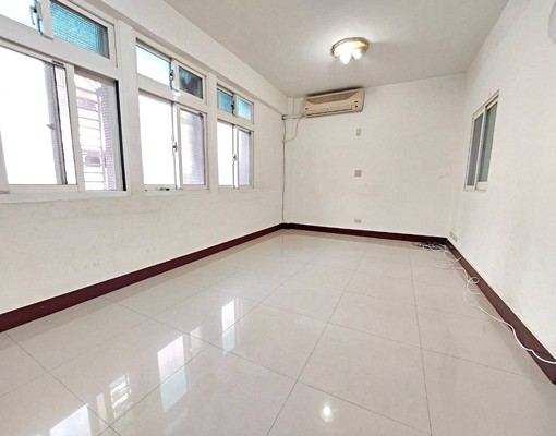 *近捷運公園2樓*0928892819黃 - Image 1