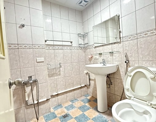 三重全新裝潢三面採光大坪數空間有陽台(可租補/免服務費) - Image 7