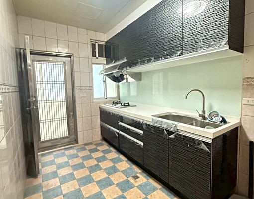 三重全新裝潢三面採光大坪數空間有陽台(可租補/免服務費) - Image 9