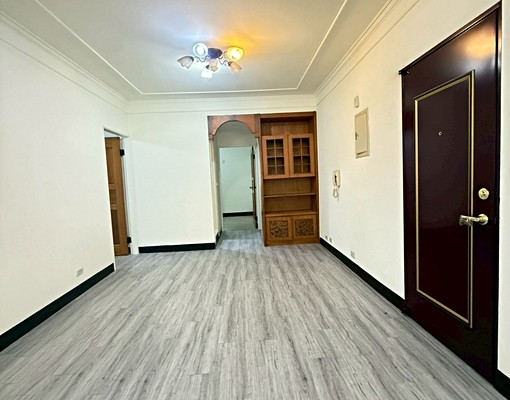 三重全新裝潢三面採光大坪數空間有陽台(可租補/免服務費) - Image 2