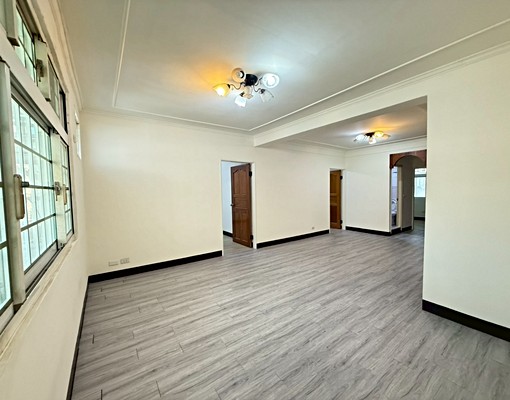 三重全新裝潢三面採光大坪數空間有陽台(可租補/免服務費) - Image 6