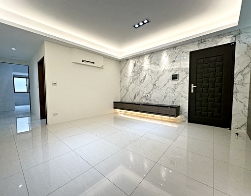 獨家~全新裝潢10米巷 - Image 1