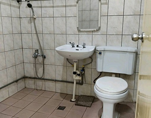 獨立門戶免爬高近捷運站整層一樓吉屋出租 - Image 5