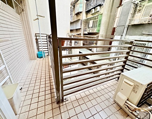 小巨蛋/可工作室/家具可談/電梯/陽台/採光好/戶數少/可寵 - Image 3