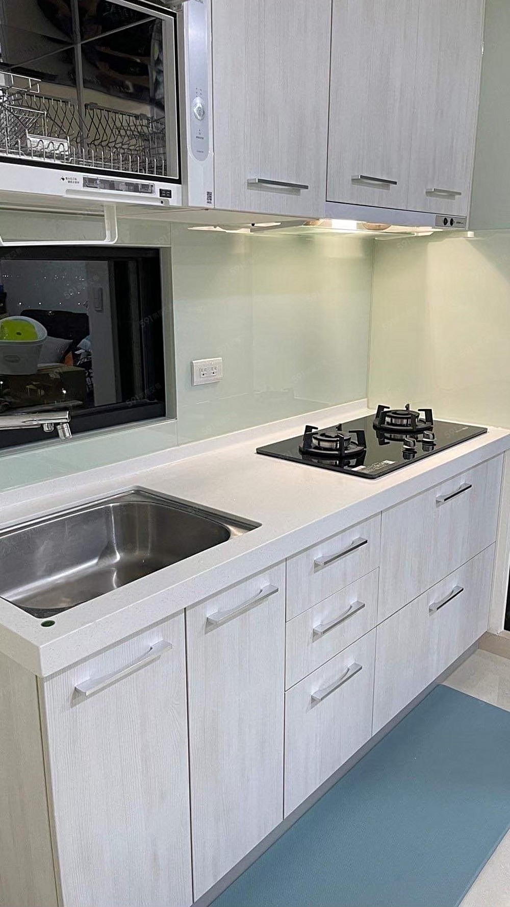 廚房對外採光佳