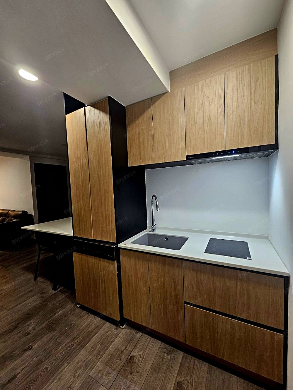 有洗碗機的高級廚房