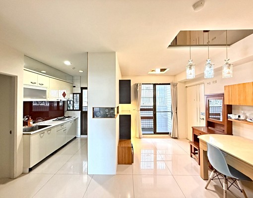 中山醫最愛🍎大慶商圈機能超讚🍎四房平車🍎一層兩戶超單純 - Image 1