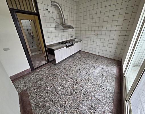 三房三陽台♡寵物世界♡租補+入戶籍♡機車好停♡小家庭合租首選 - Image 8