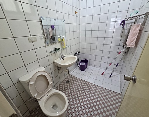 三房三陽台♡寵物世界♡租補+入戶籍♡機車好停♡小家庭合租首選 - Image 9