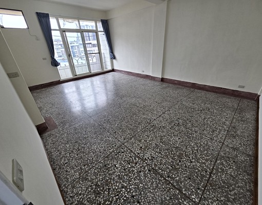 三房三陽台♡寵物世界♡租補+入戶籍♡機車好停♡小家庭合租首選 - Image 2