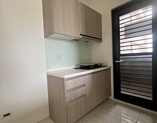 清水民族路最漂亮的園道三房全新住宅(免仲介費) - Image 9