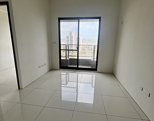 清水民族路最漂亮的園道三房全新住宅(免仲介費) - Image 3