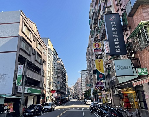 環中東路電梯套房 - Image 6