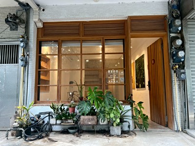 新上架!!金雅重劃區旁可住可店稀有一樓(門前可停車)