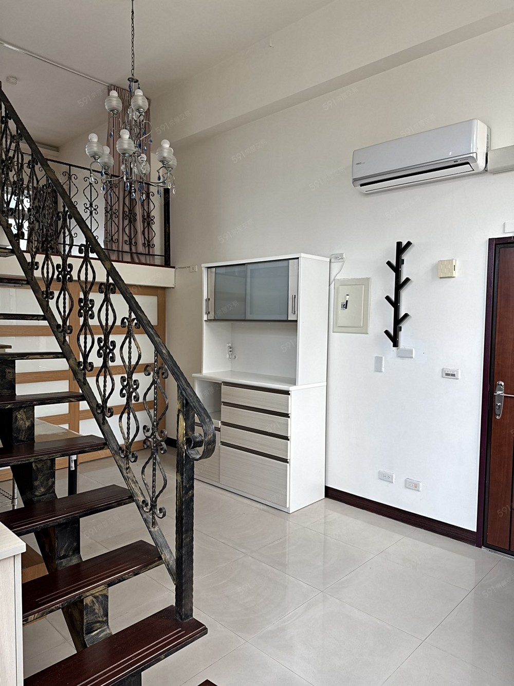 客餐廳挑高4米2