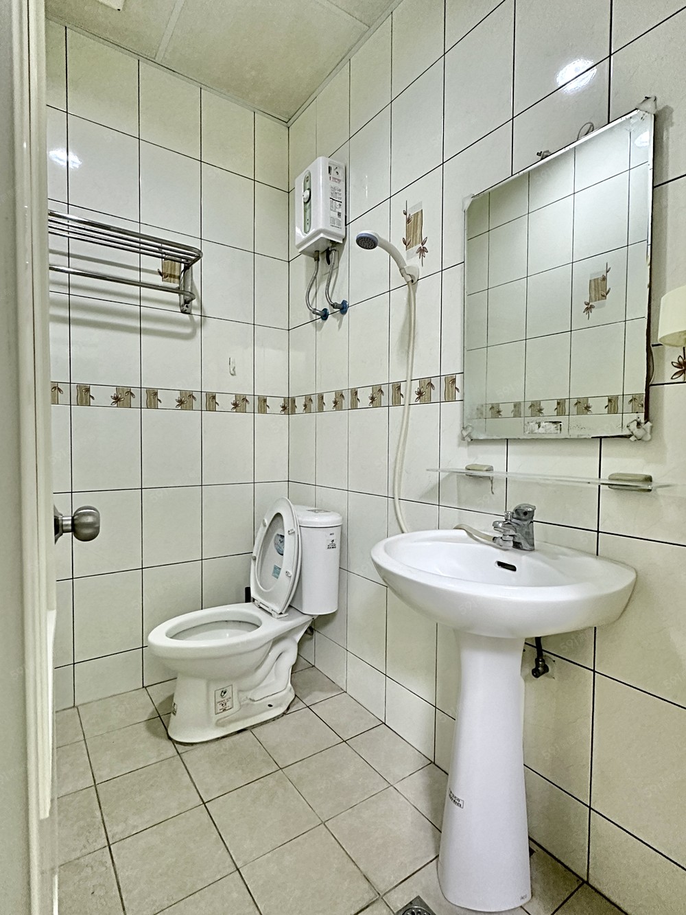 ①4.3坪位於一樓,獨立衛浴