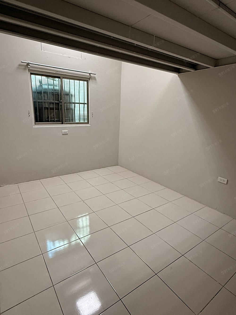 樓中樓房,有窗戶有冷氣,通風