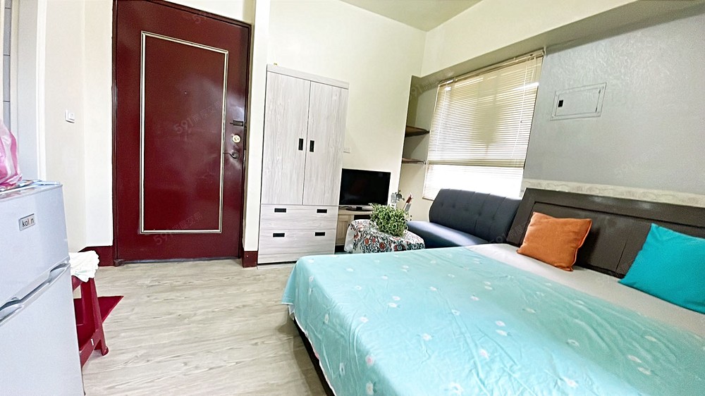 兩面採光，光線足