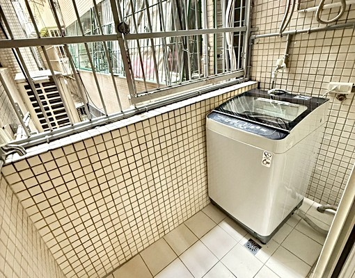 欣欣百貨旁、保全管理、垃圾代收、獨立陽台、中山站 獨立套房 歡迎line預約 591租屋 月租23,500元/月