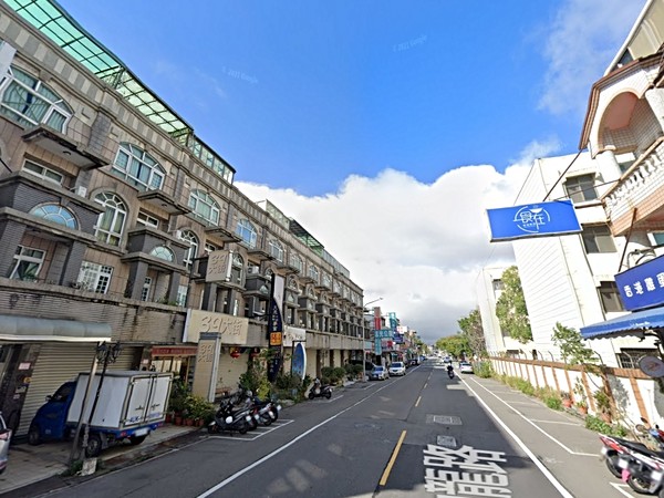 湖光翠堤