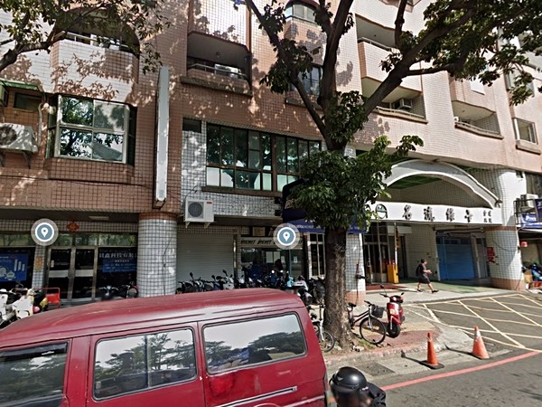 名流綠卡大廈